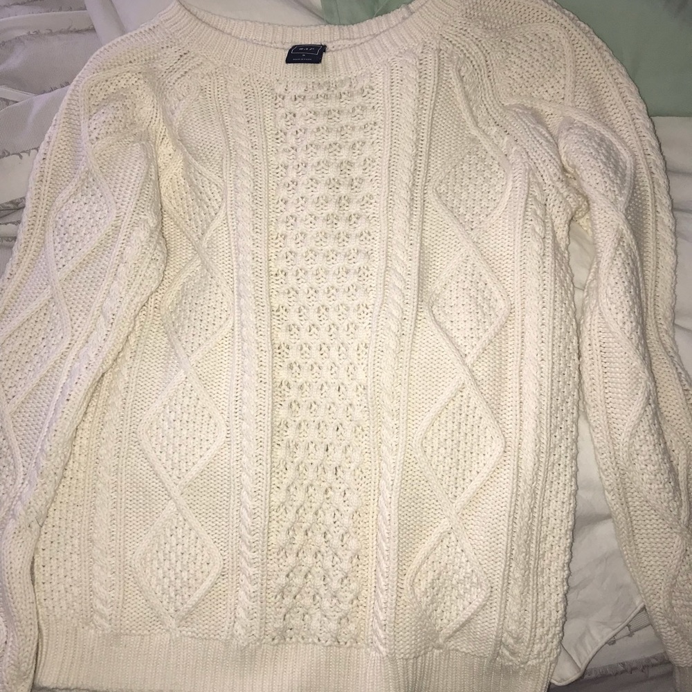Women’s Gap Cream Colored knit sweater